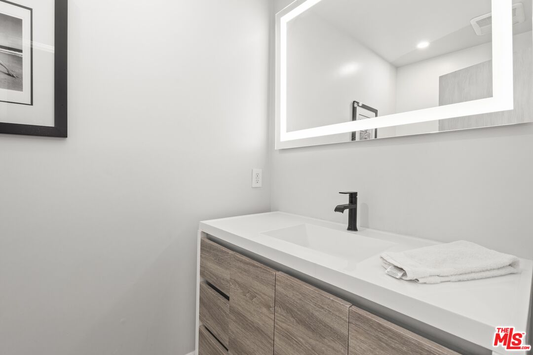 2526 Cordelia Road Los Angeles, CA 90049 - Photo 59 of 74