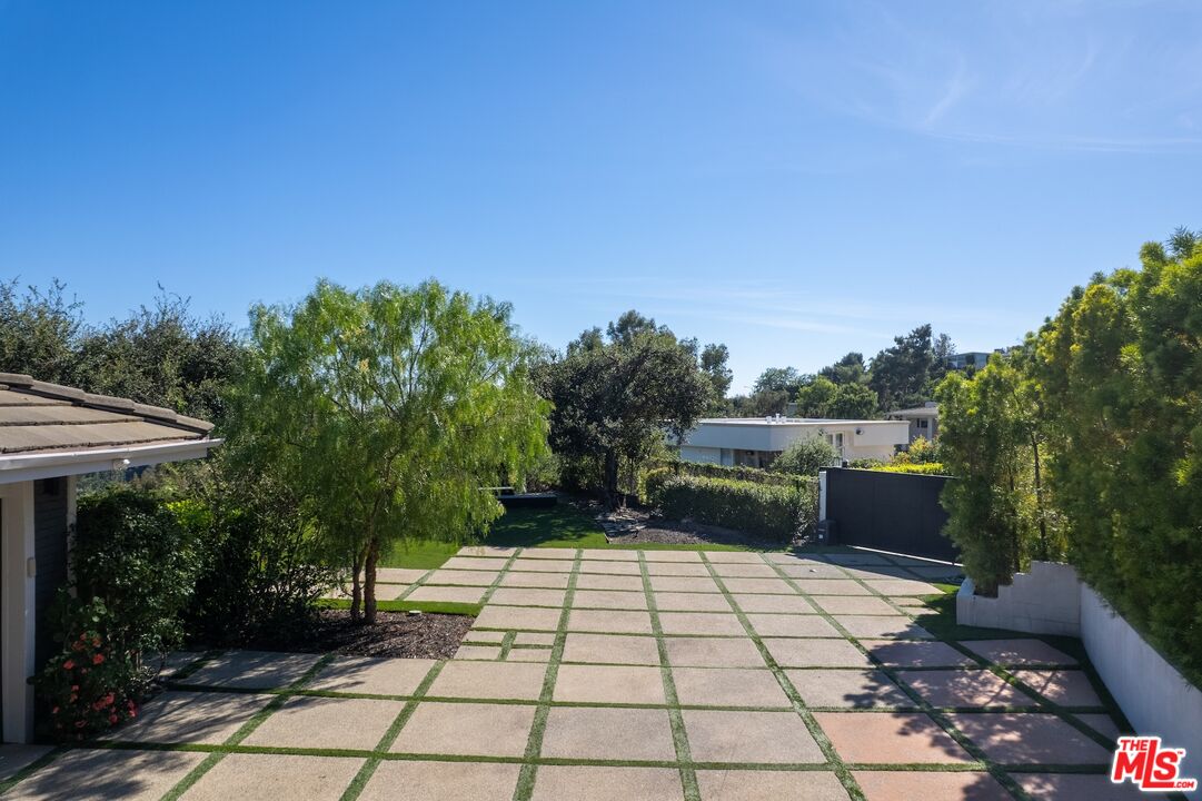 2526 Cordelia Road Los Angeles, CA 90049 - Photo 63 of 74