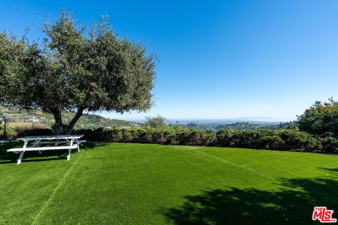 2526 Cordelia Road Los Angeles, CA 90049 - Photo 64 of 74
