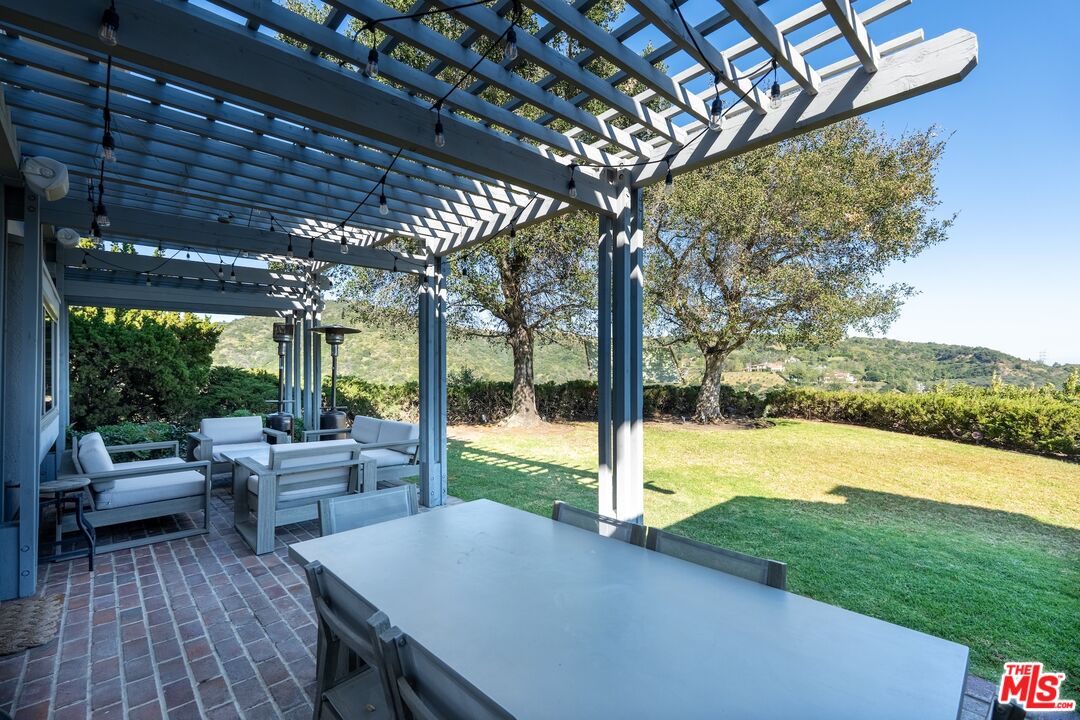 2526 Cordelia Road Los Angeles, CA 90049 - Photo 65 of 74