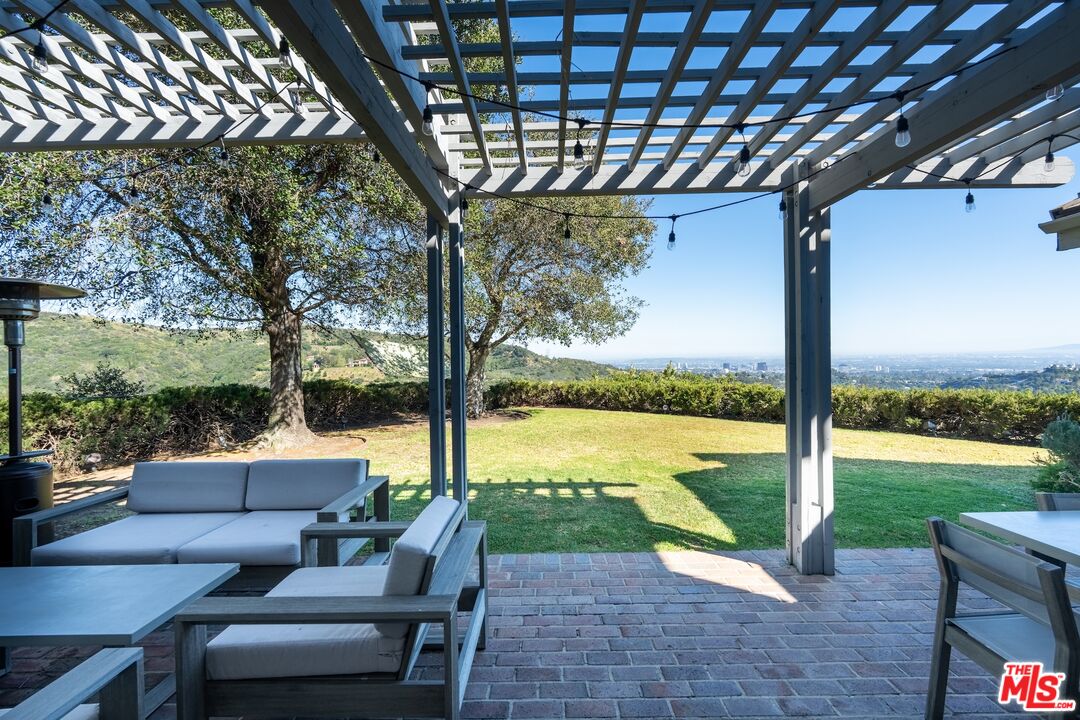 2526 Cordelia Road Los Angeles, CA 90049 - Photo 66 of 74