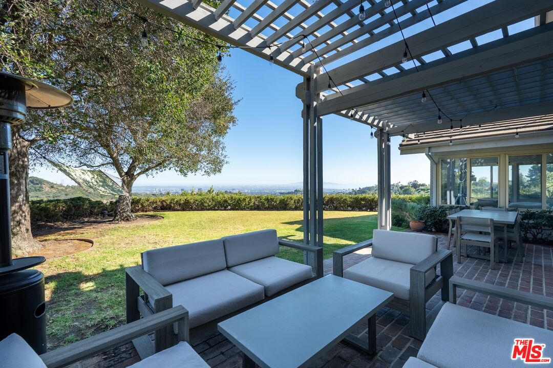 2526 Cordelia Road Los Angeles, CA 90049 - Photo 67 of 74