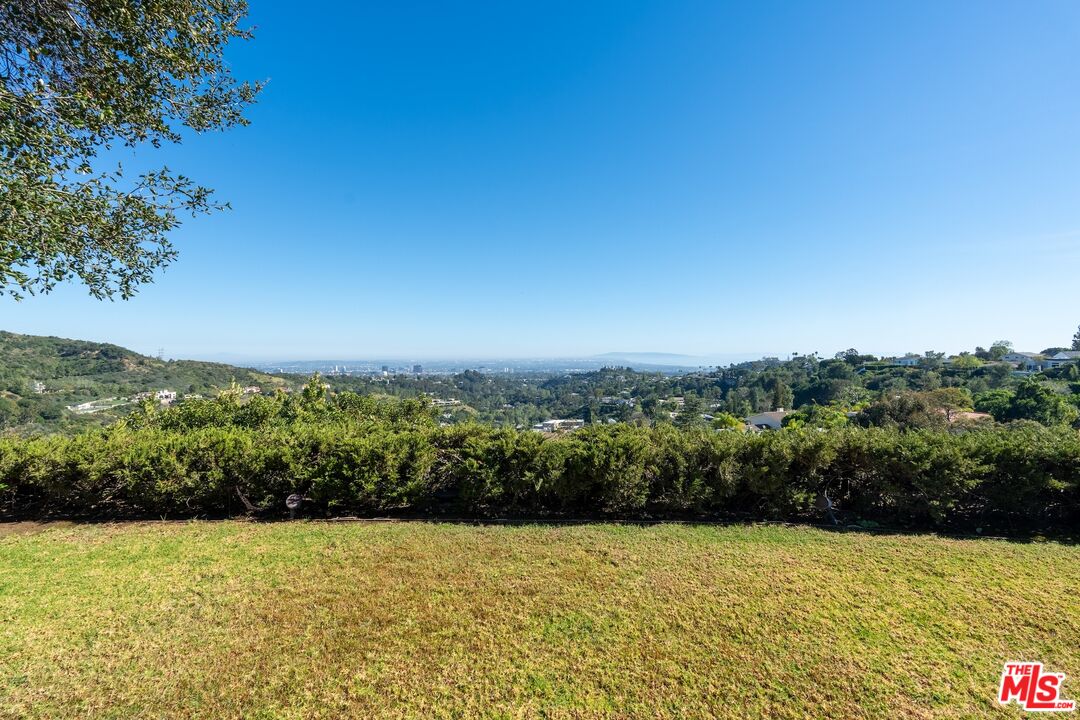 2526 Cordelia Road Los Angeles, CA 90049 - Photo 68 of 74