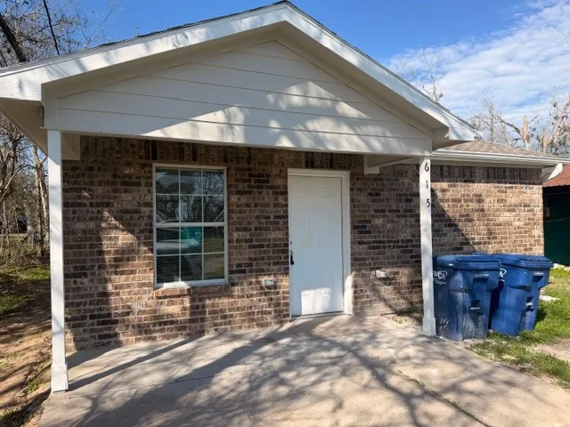 $1,350 | 615 Shirley Street, Eagle Lake, TX 77434