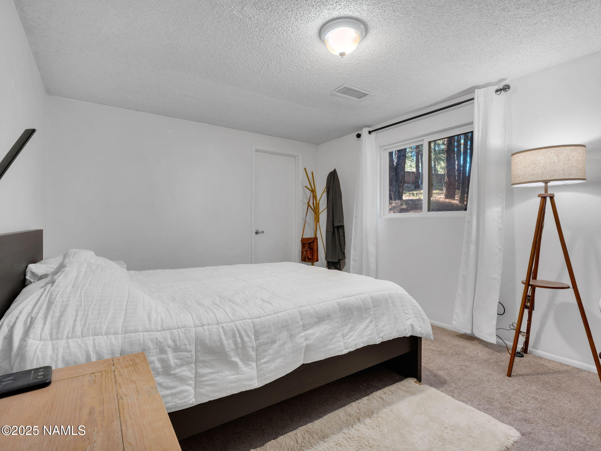 4449 Canyon Loop Flagstaff, AZ 86005 - Photo 9 of 37 a bedroom with a bed and a desk