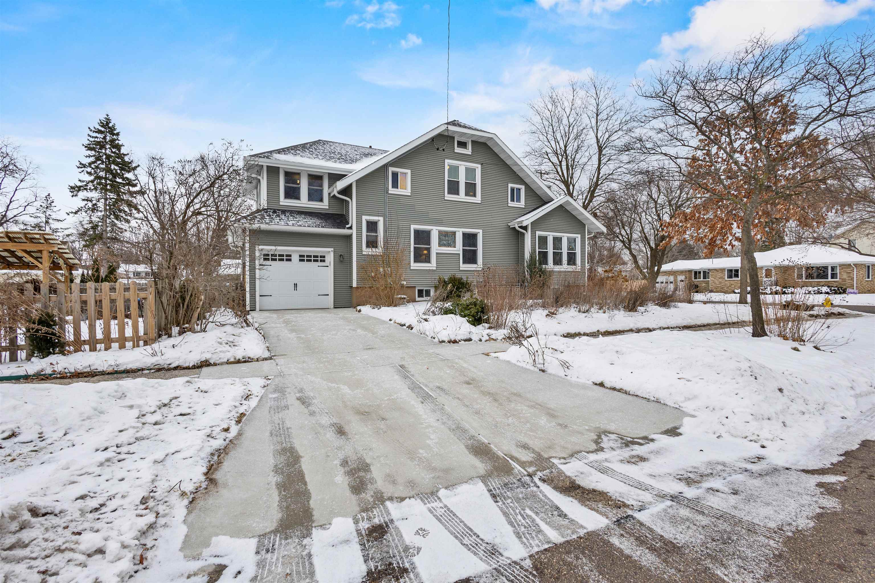 726 Sherman Avenue West Fort Atkinson, WI 53538 - Photo 5 of 65