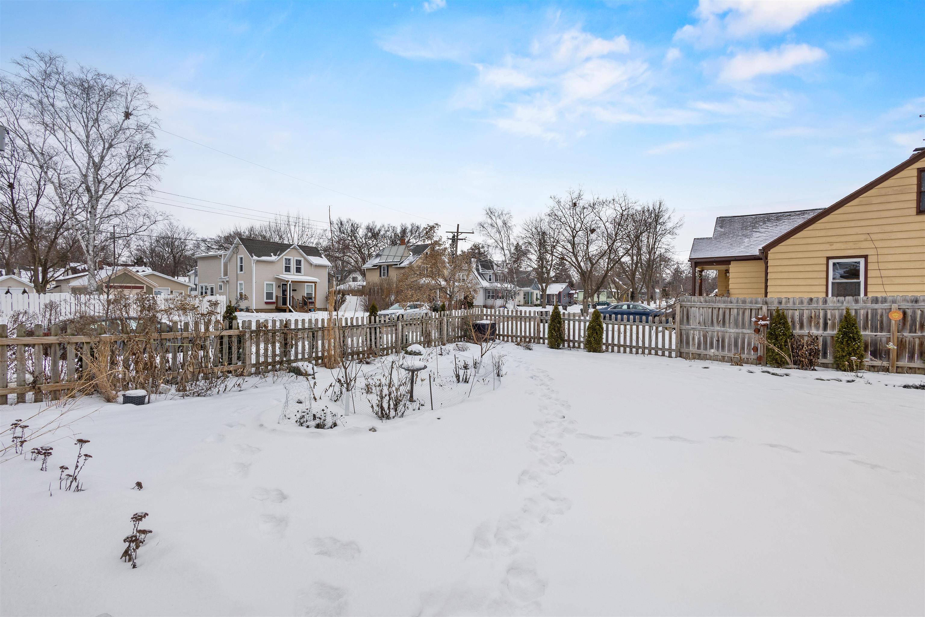 726 Sherman Avenue West Fort Atkinson, WI 53538 - Photo 7 of 65