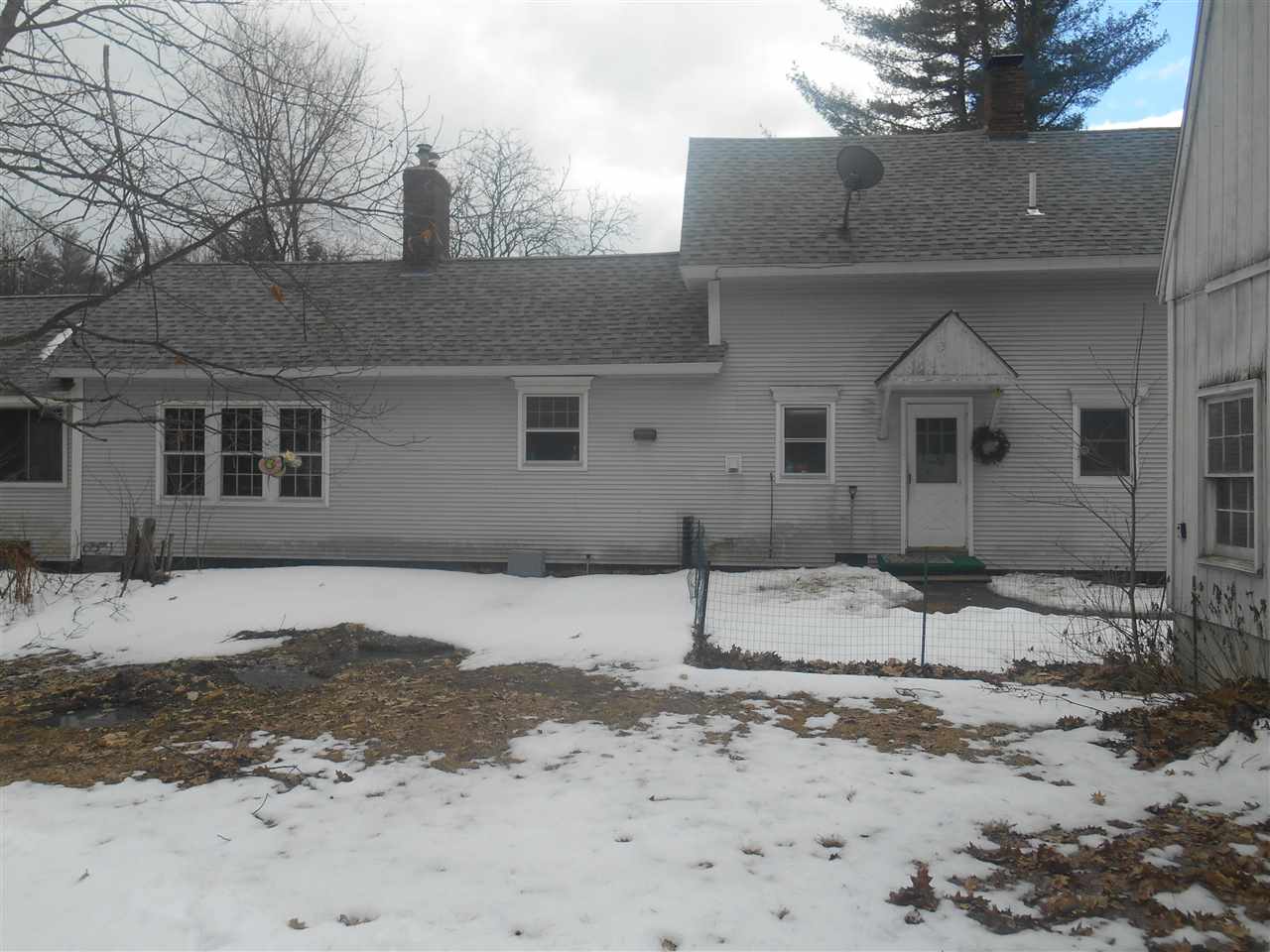 316 Dustin Tavern Road Weare, NH 03281 - Photo 2 of 34