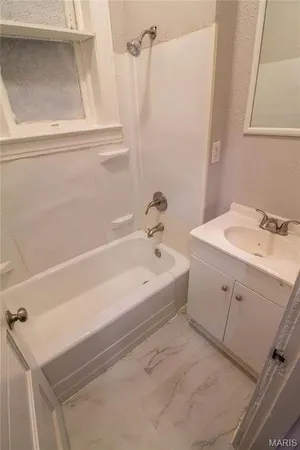 $900 | 712 Dover Place, Unit 1, St. Louis, MO 63111