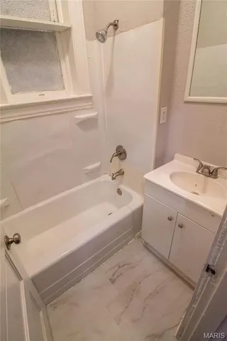 $995 | 712 Dover Place, Unit 1, St. Louis, MO 63111