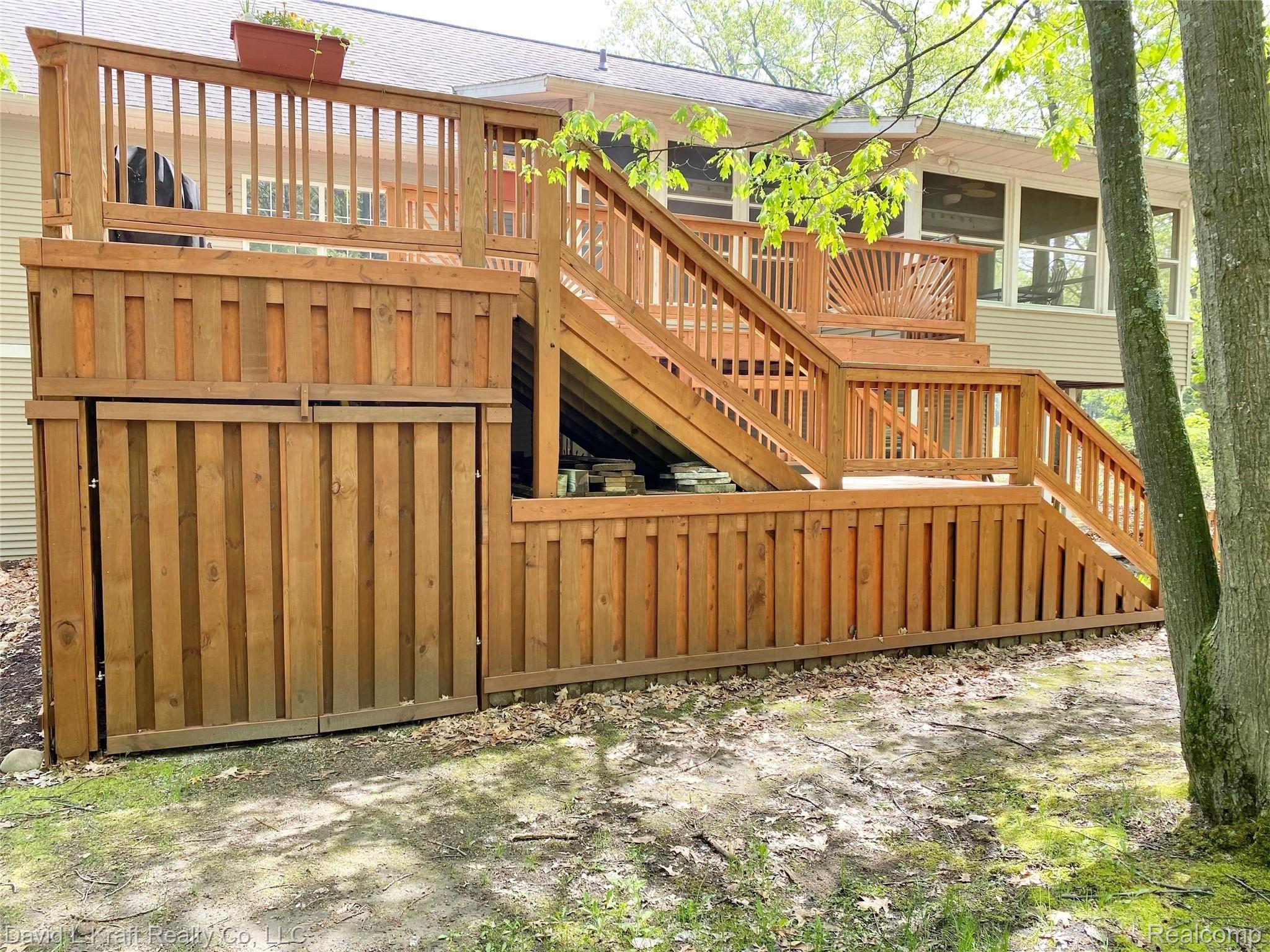 7530 Sand Road Pigeon, MI 48755 - Photo 31 of 35 7530SandRdDecking.jpeg