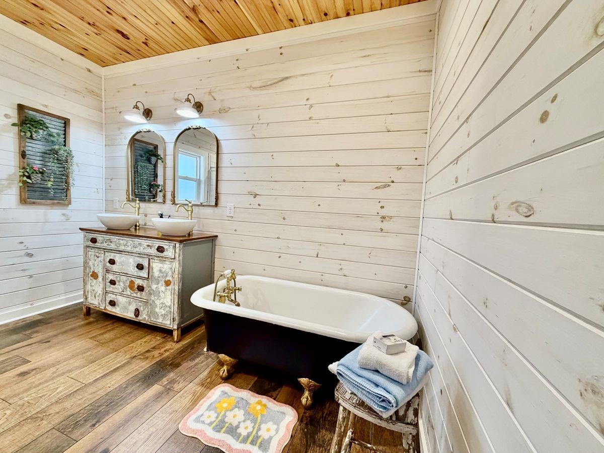 540 Muscatel Lane Counce, TN 38326 - Photo 11 of 32 Claw Tub and double sinks...
