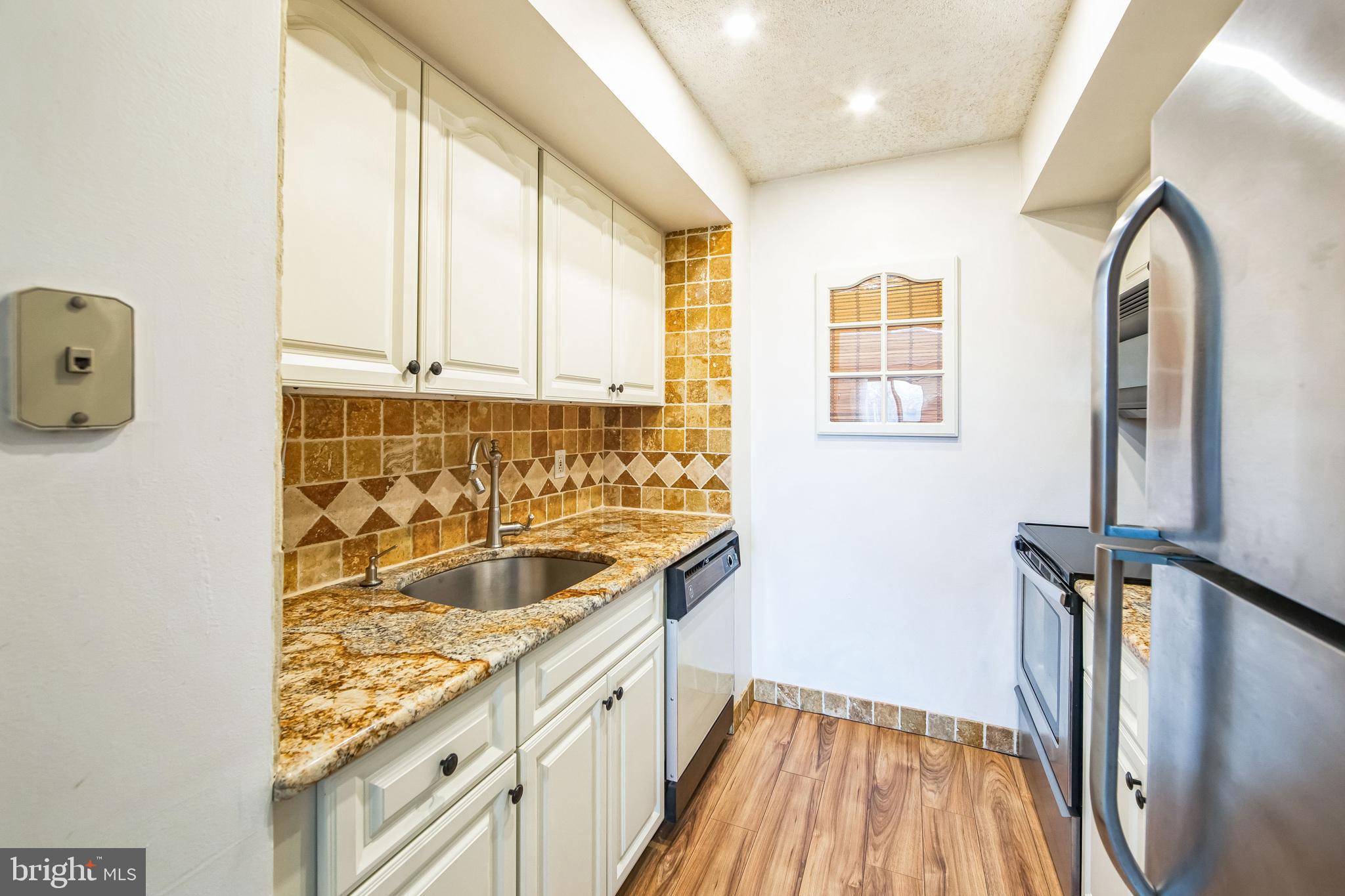700 Avondale Road, Unit PH8 Wallingford, PA 19086 - Photo 11 of 24 Kitchen