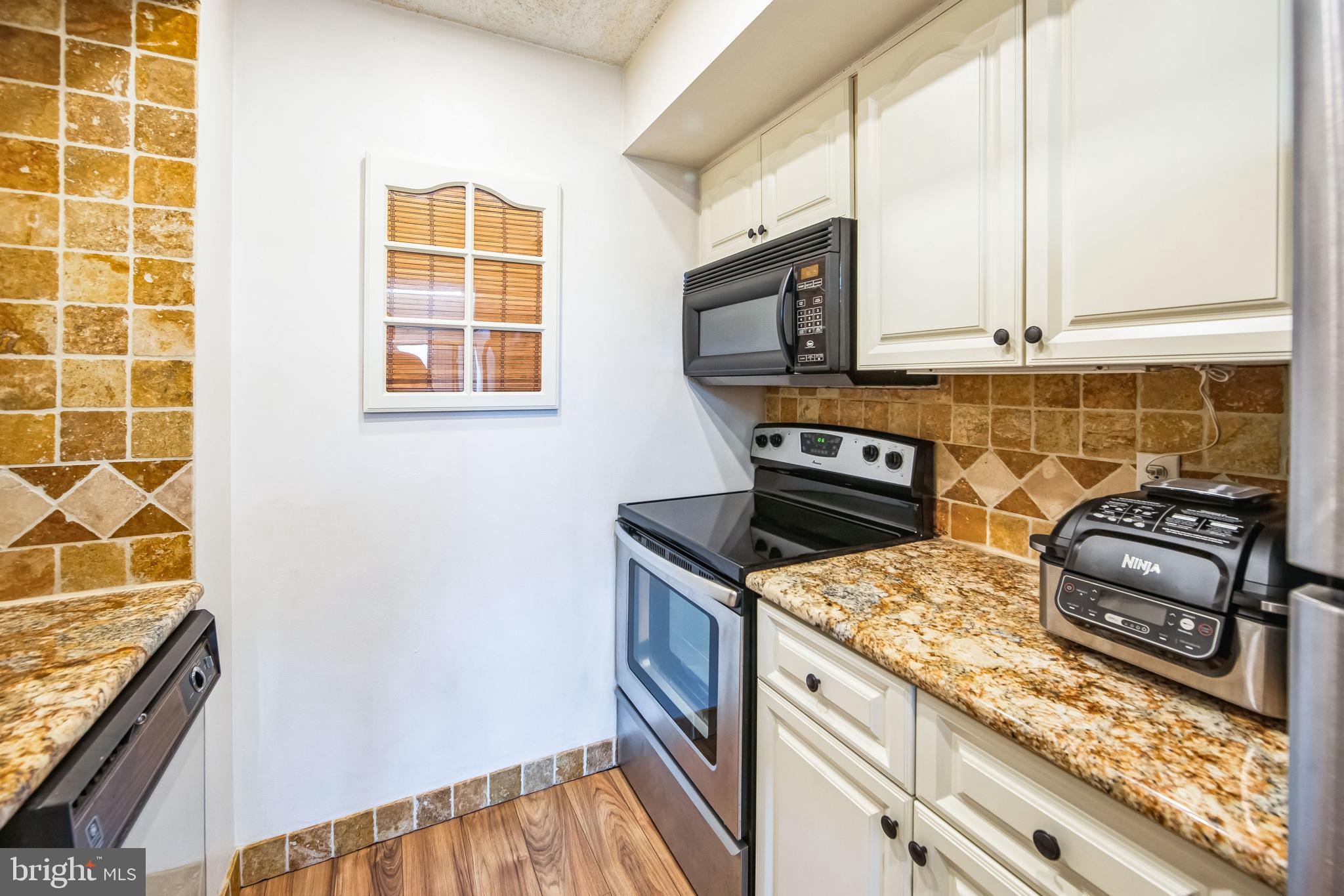 700 Avondale Road, Unit PH8 Wallingford, PA 19086 - Photo 13 of 24 Kitchen