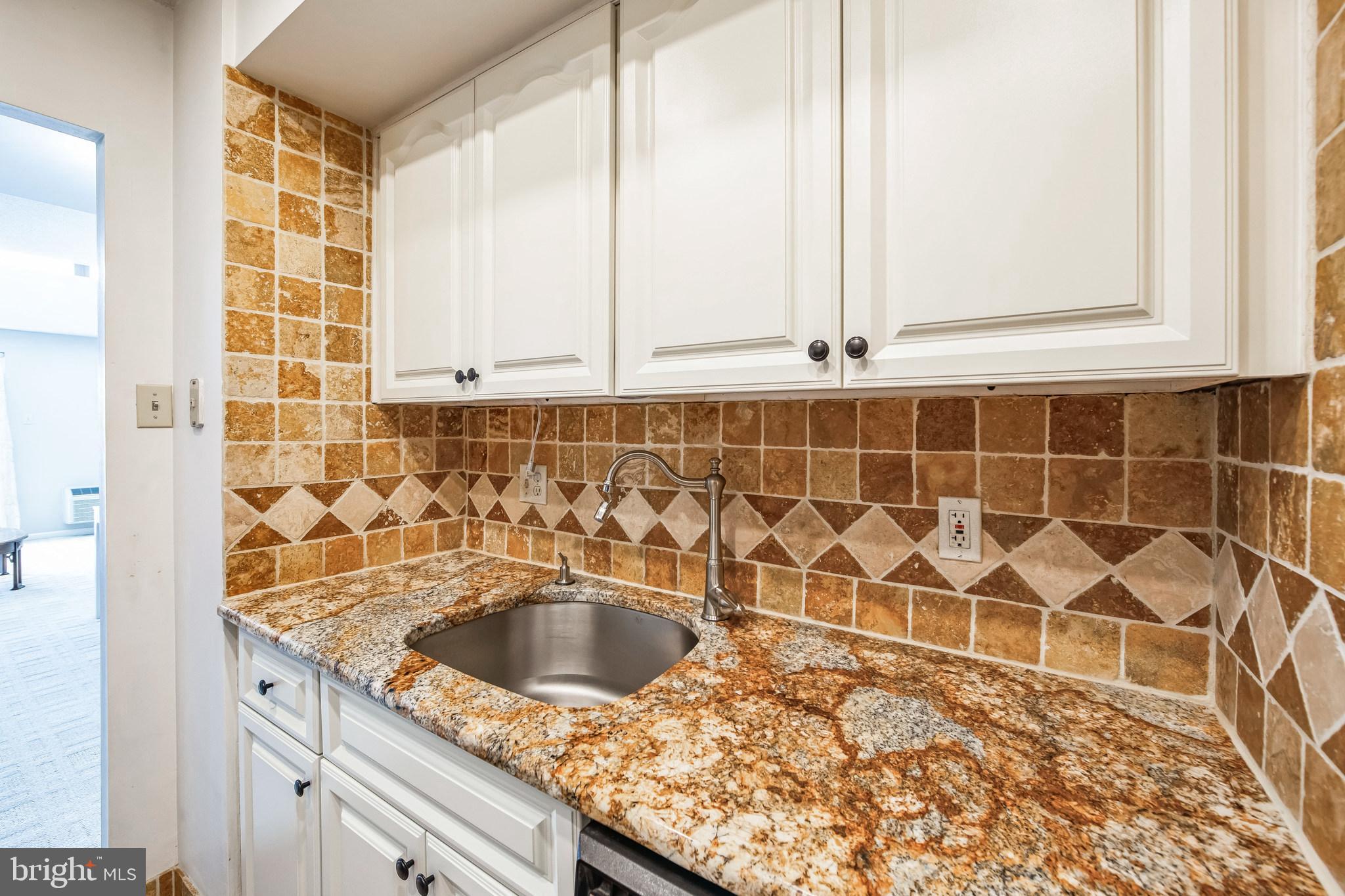 700 Avondale Road, Unit PH8 Wallingford, PA 19086 - Photo 14 of 24 Kitchen