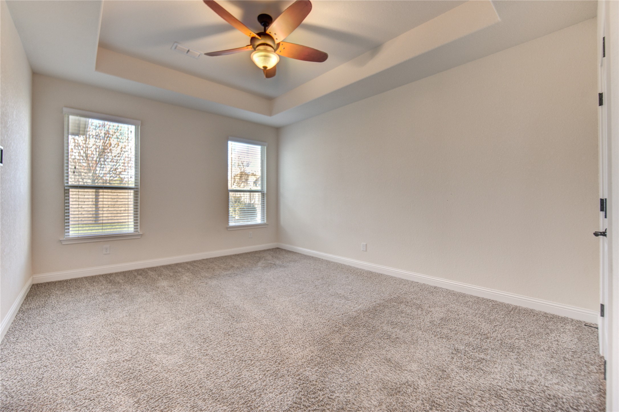 6622 Tiger Trail Katy, TX 77493 - Photo 30 of 49 an empty room with windows and fan