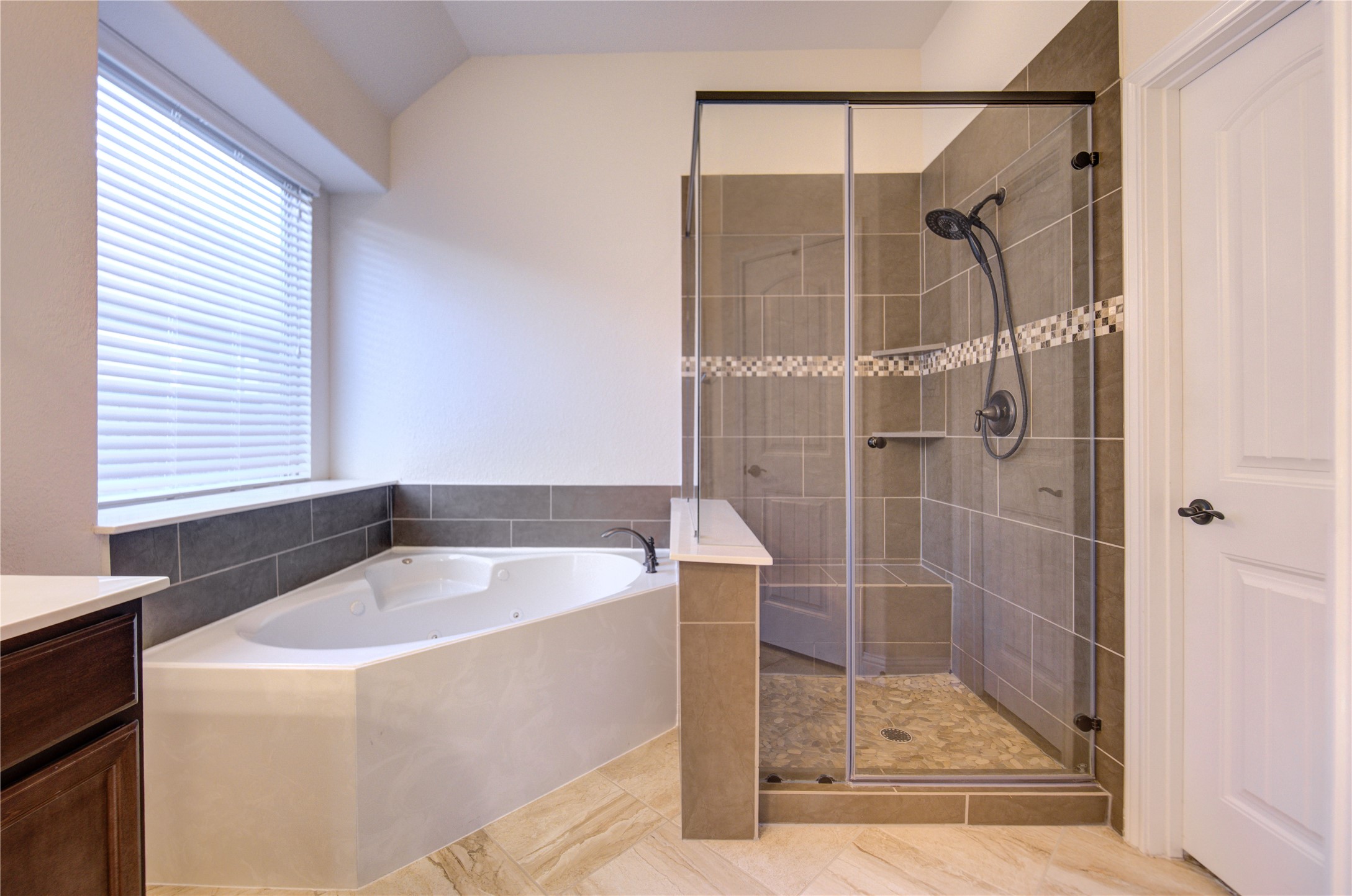 6622 Tiger Trail Katy, TX 77493 - Photo 32 of 49 a bathroom with a bath tub and shower