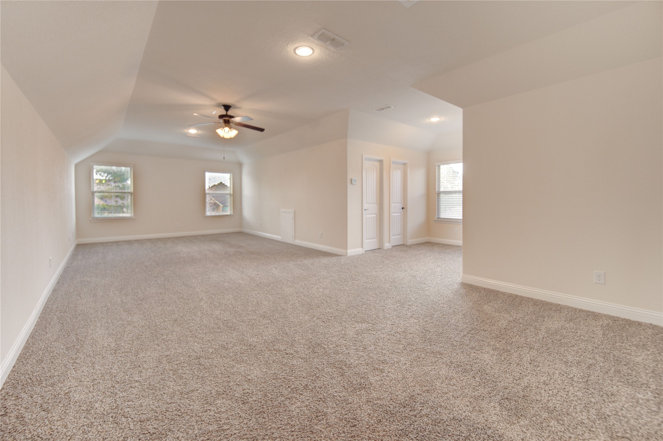 6622 Tiger Trail Katy, TX 77493 - Photo 40 of 49 an empty room with windows and fan