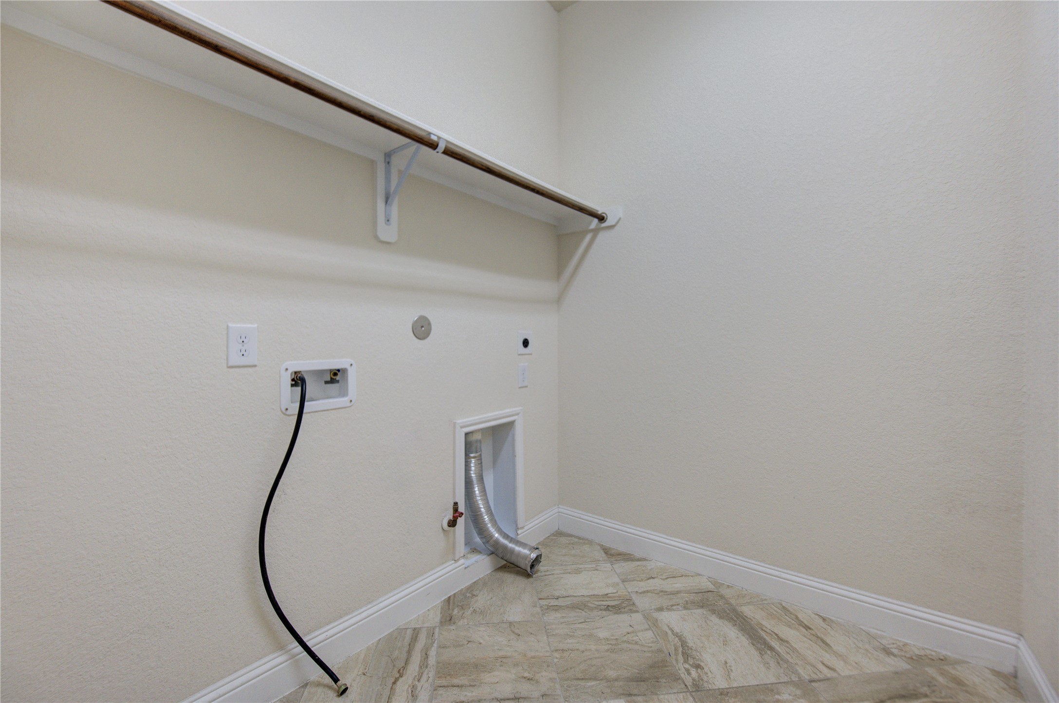 6622 Tiger Trail Katy, TX 77493 - Photo 45 of 49 a view of a room with rack on the wall