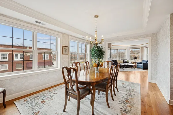 $829,000 | 10 East Burlington Street, Unit 2B, Riverside, IL 60546