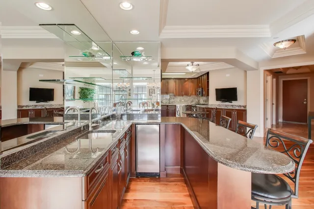 $935,000 | 10 East Burlington Street, Unit 2B, Riverside, IL 60546