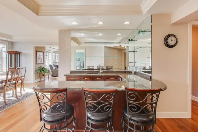 $935,000 | 10 East Burlington Street, Unit 2B, Riverside, IL 60546