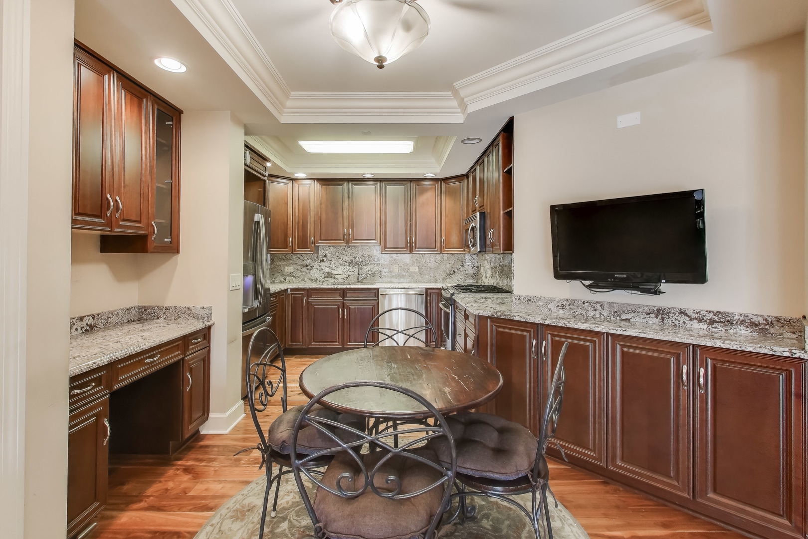 10 East Burlington Street, Unit 2B Riverside, IL 60546 - Photo 14 of 36