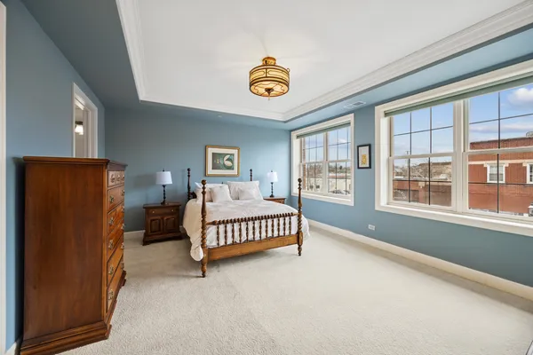 $829,000 | 10 East Burlington Street, Unit 2B, Riverside, IL 60546