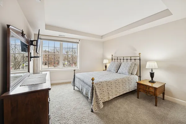 $829,000 | 10 East Burlington Street, Unit 2B, Riverside, IL 60546