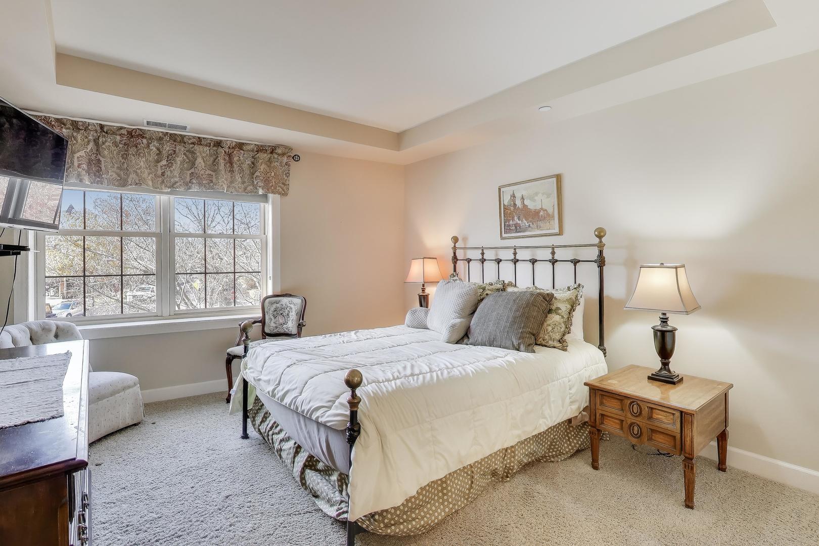 10 East Burlington Street, Unit 2B Riverside, IL 60546 - Photo 22 of 36