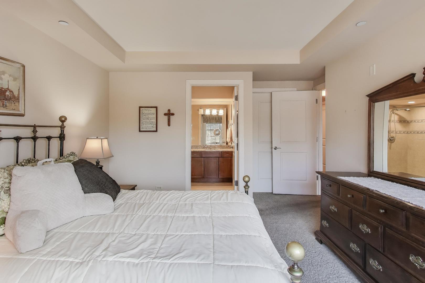 10 East Burlington Street, Unit 2B Riverside, IL 60546 - Photo 23 of 36