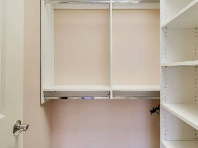 $935,000 | 10 East Burlington Street, Unit 2B, Riverside, IL 60546