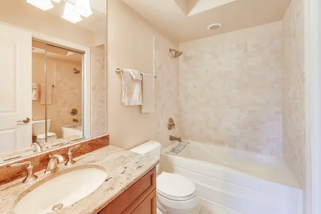 $935,000 | 10 East Burlington Street, Unit 2B, Riverside, IL 60546