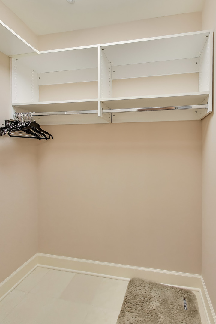 10 East Burlington Street, Unit 2B Riverside, IL 60546 - Photo 28 of 36