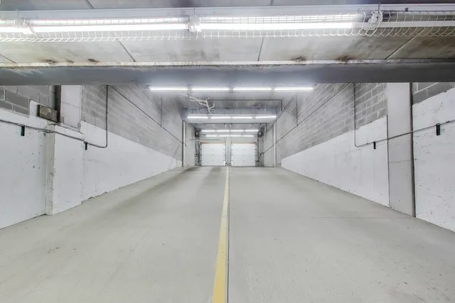 $935,000 | 10 East Burlington Street, Unit 2B, Riverside, IL 60546