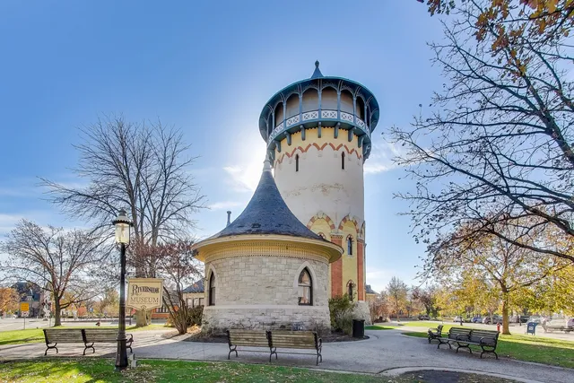 $935,000 | 10 East Burlington Street, Unit 2B, Riverside, IL 60546