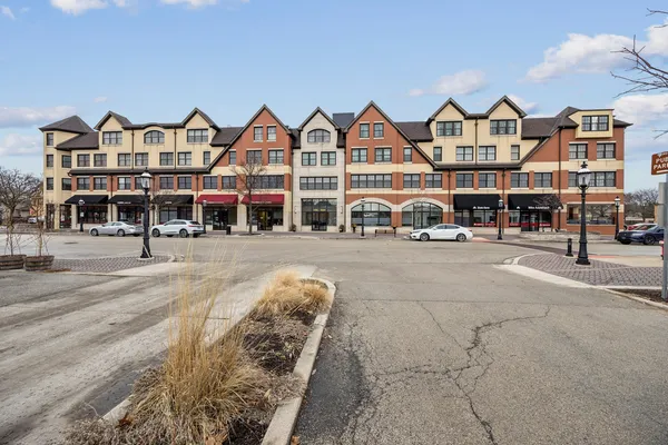 $829,000 | 10 East Burlington Street, Unit 2B, Riverside, IL 60546