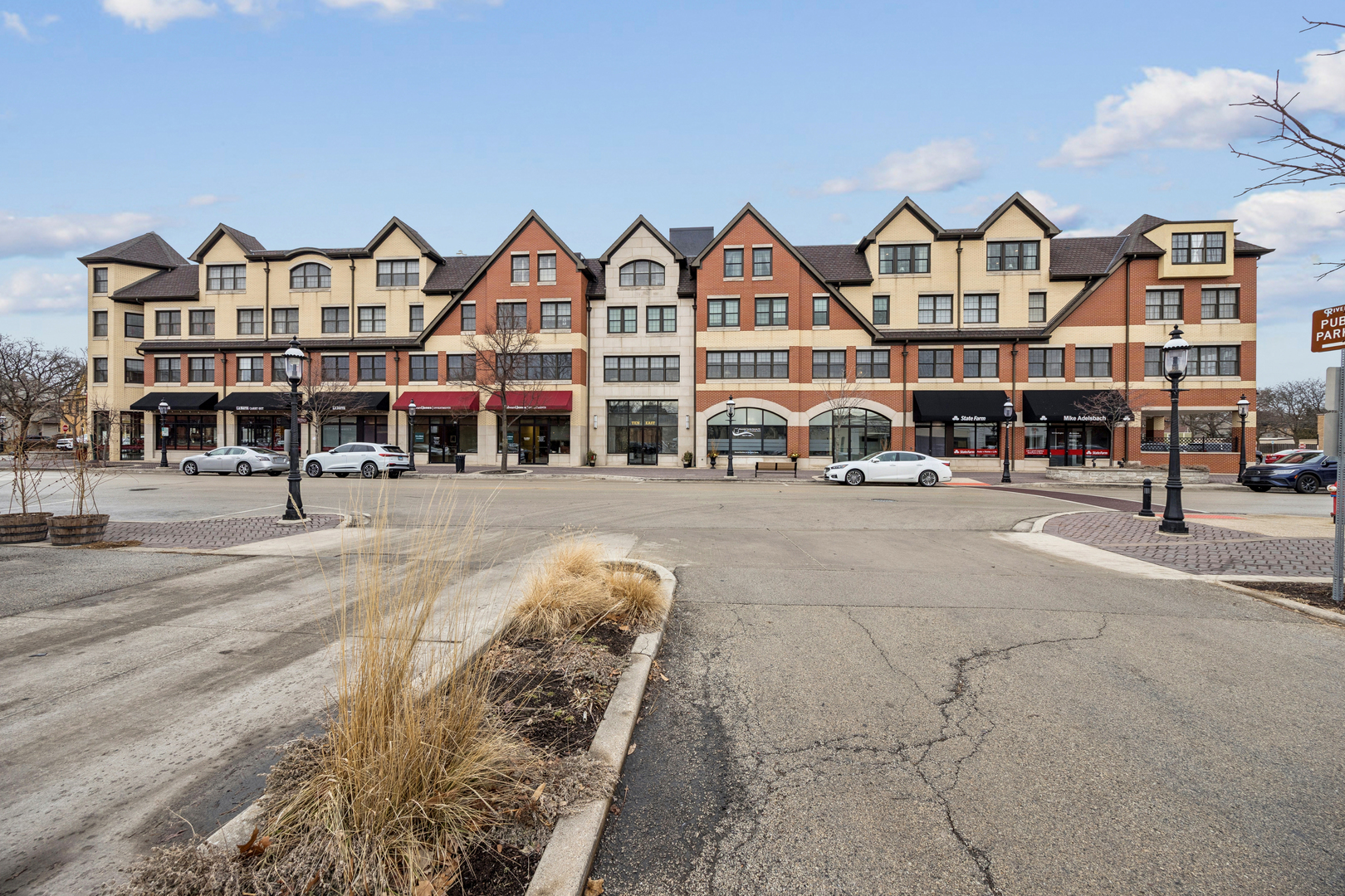 10 East Burlington Street, Unit 2B Riverside, IL 60546 - Photo 37 of 38 a view of multiple houses with a street