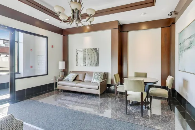 $935,000 | 10 East Burlington Street, Unit 2B, Riverside, IL 60546