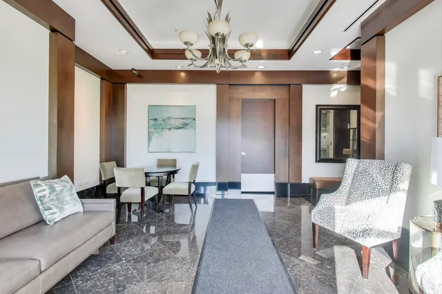 $935,000 | 10 East Burlington Street, Unit 2B, Riverside, IL 60546