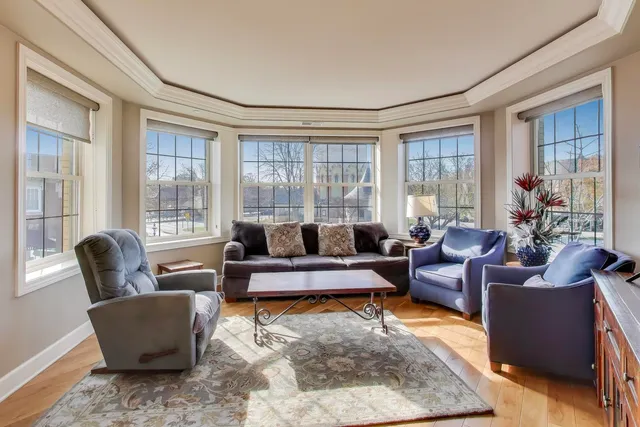 $935,000 | 10 East Burlington Street, Unit 2B, Riverside, IL 60546