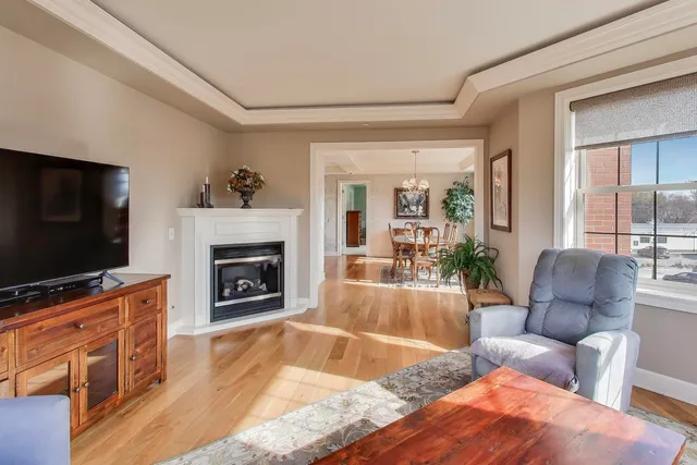 $935,000 | 10 East Burlington Street, Unit 2B, Riverside, IL 60546