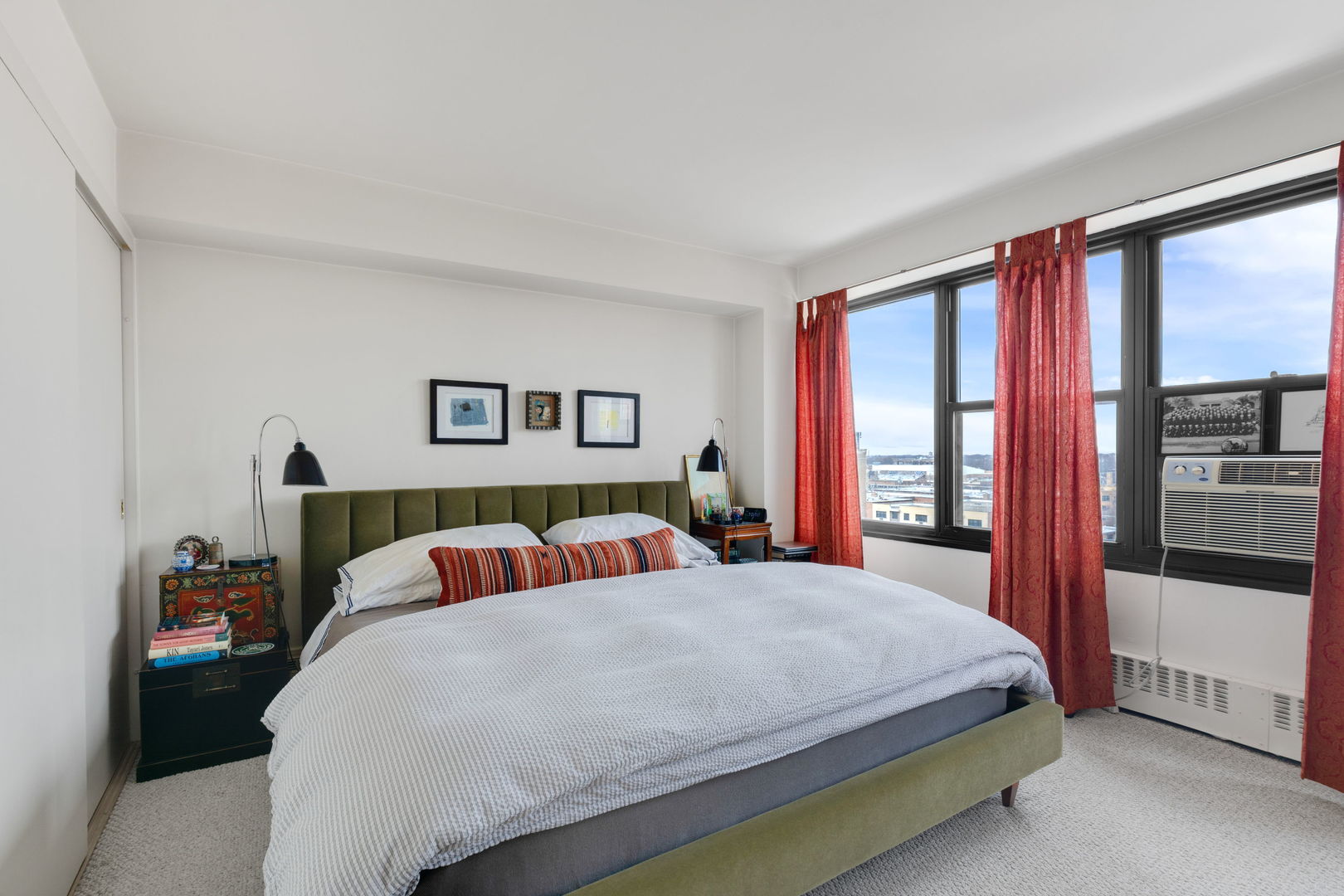 6030 North Sheridan Road, Unit 901 Chicago, IL 60660 - Photo 11 of 17 a bedroom with a large bed and a large window