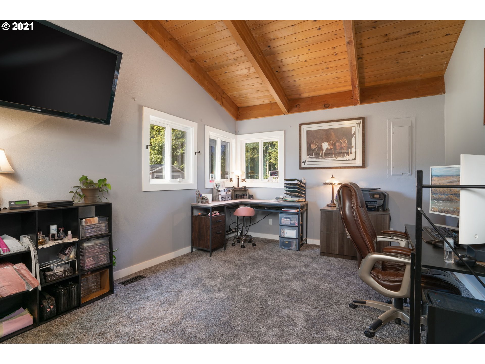 28075 South Kinzy Road Estacada, OR 97023 - Photo 23 of 32 a view of a livingroom with furniture and a flat screen tv