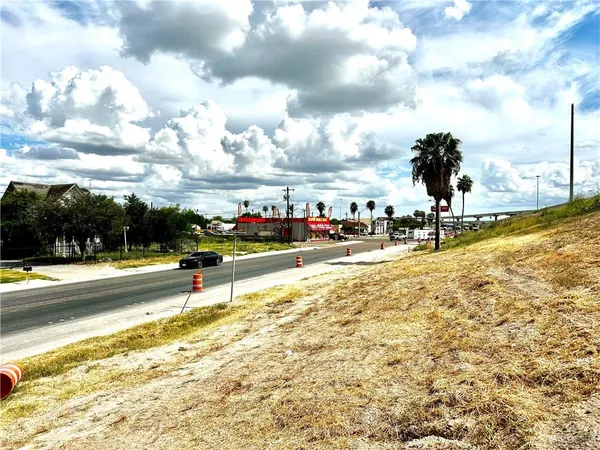 a view of yard with yellow house