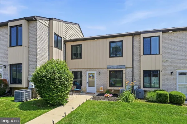$210,000 | 5200 Hilltop Drive, Unit J4, Brookhaven, PA 19015