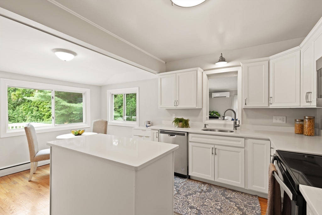 335 Moosehill Road Walpole, MA 02032 - Photo 3 of 30 Gallery Image 3