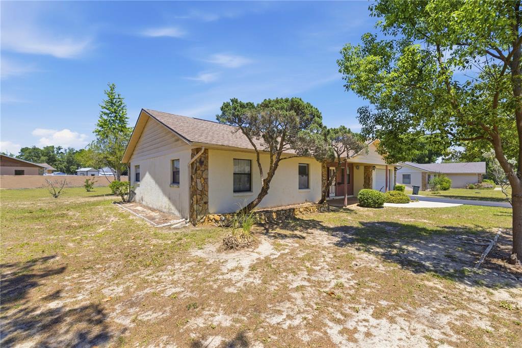 3051 Southwest 98th Street Road Ocala, FL 34476 - Photo 3 of 31