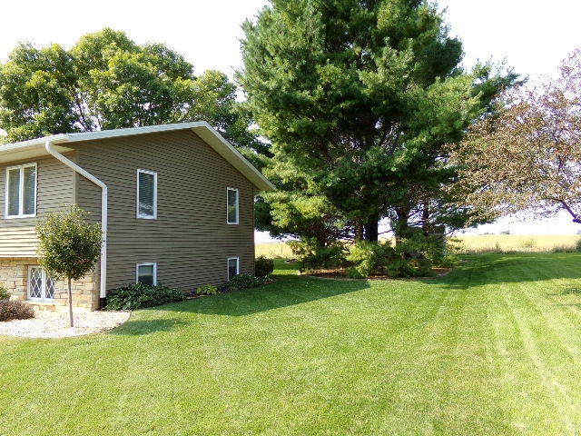 122 Locust Street Bennett, IA 52721 - Photo 2 of 36 Gallery Image 2