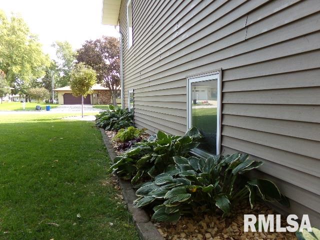 122 Locust Street Bennett, IA 52721 - Photo 3 of 36 Gallery Image 3